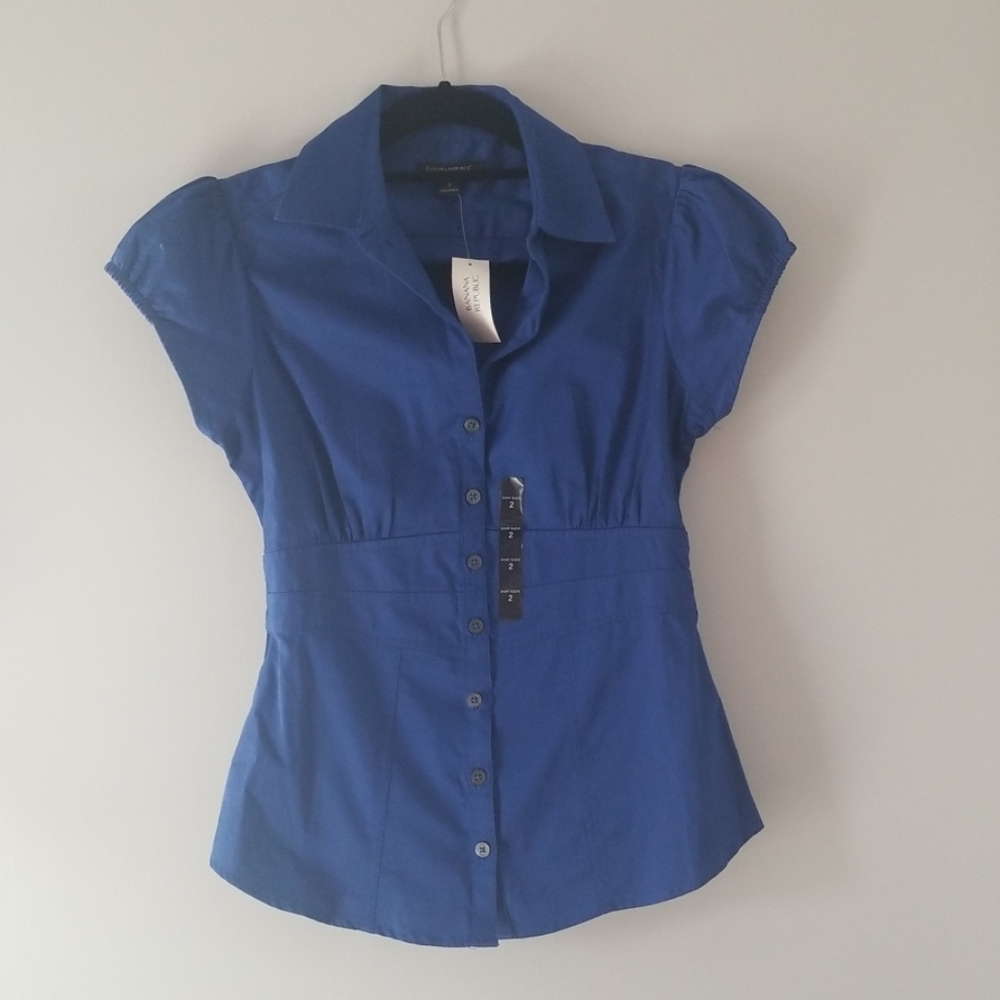 Blue short sleeve button down fitted shirt